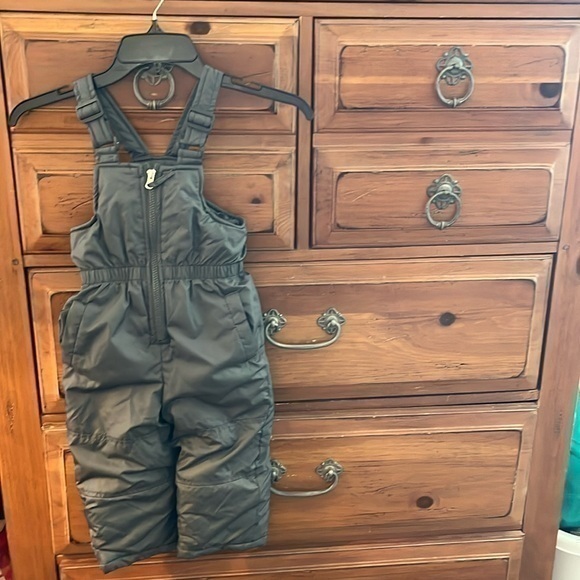 Tahari Other - Tahari Boy’s Gray Snowpants Size 2T EUC